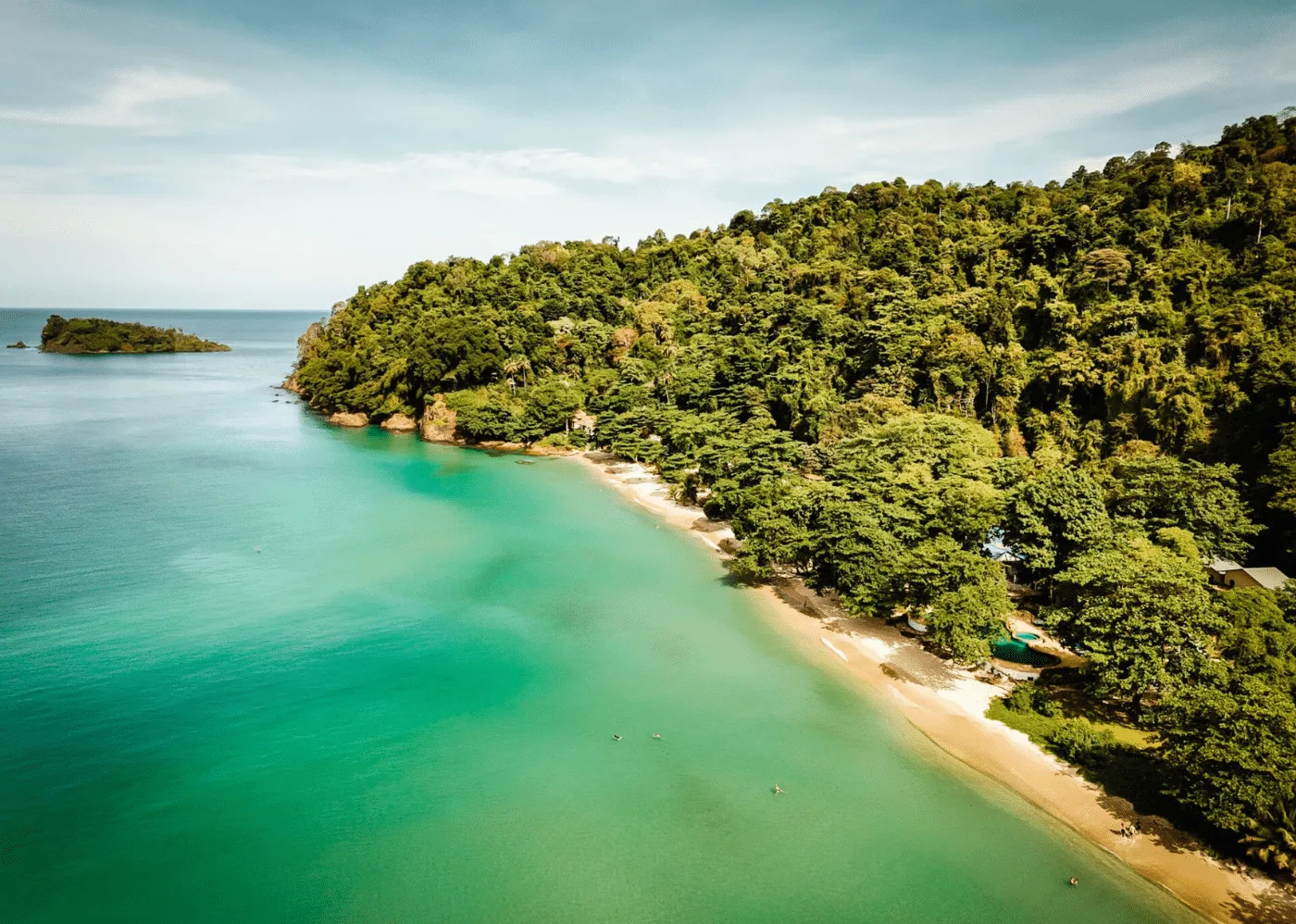 Królewska Ekspedycja Wybrzeża: 12 Dni – 2 Wyspy i Wodospady | AsiaTrip.pl