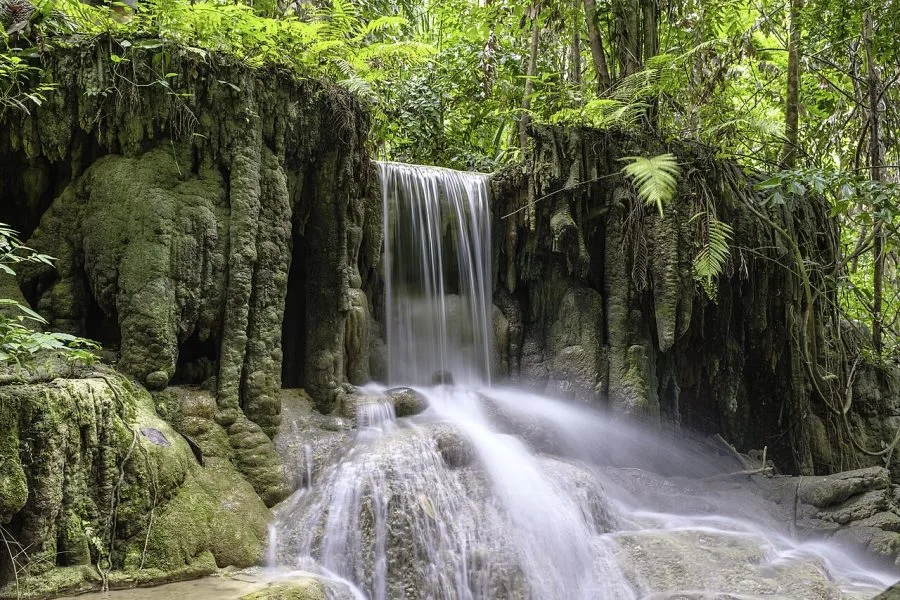 Wodospady Erawan, turkusowe kaskady Tajlandii