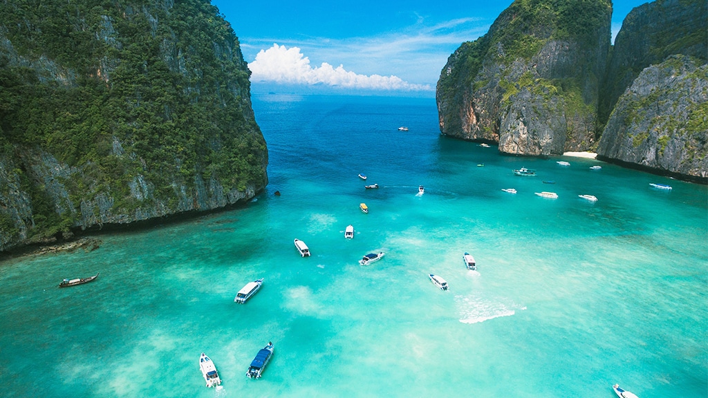 Koh Phi Phi co zobaczyć - atrakcje, plaże i zwiedzanie wyspy
