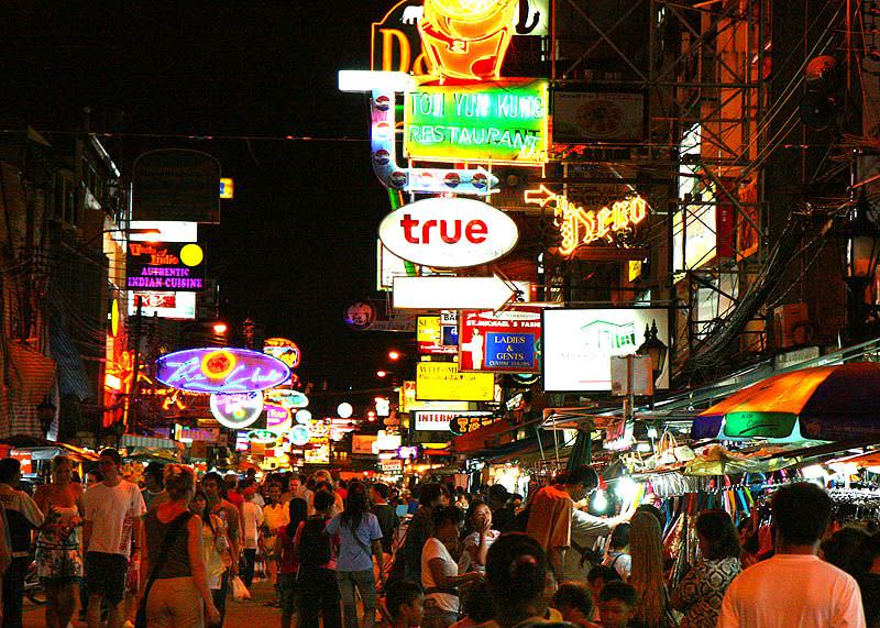 Khao San Road i nocny Bangkok
