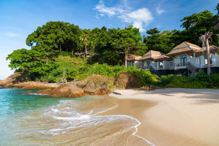 Królewska Ekspedycja Wybrzeża: 12 Dni – 2 Wyspy i Wodospady | AsiaTrip.pl