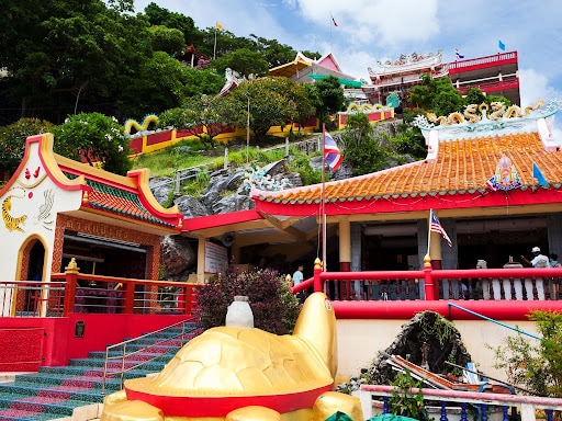 Chao Pho Khao Yai Shrine na Ko Sichang