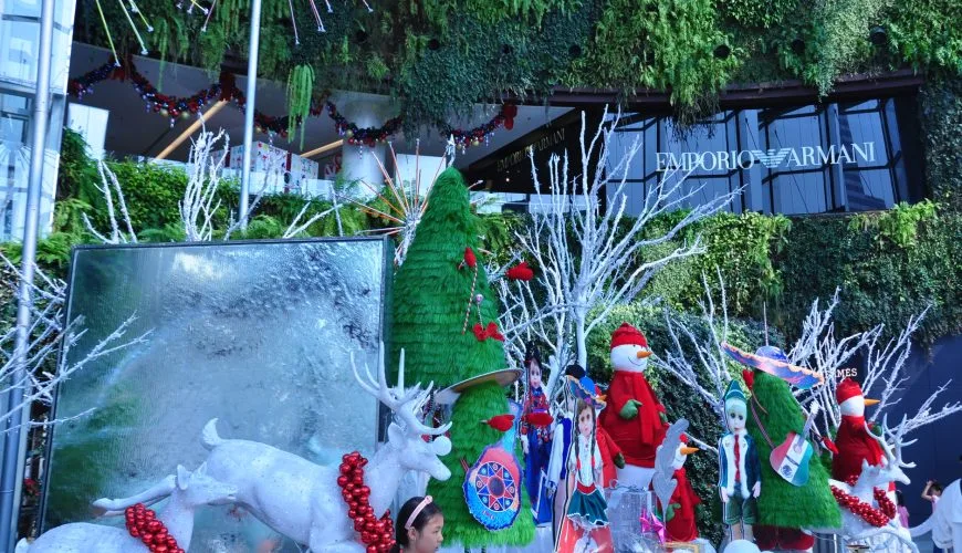 Christmas decorations at a Bangkok shopping centre