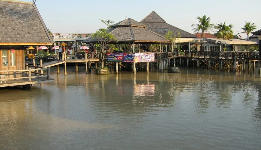 Wooden pavilions and walkways beside the canal at Pattaya Floating Market